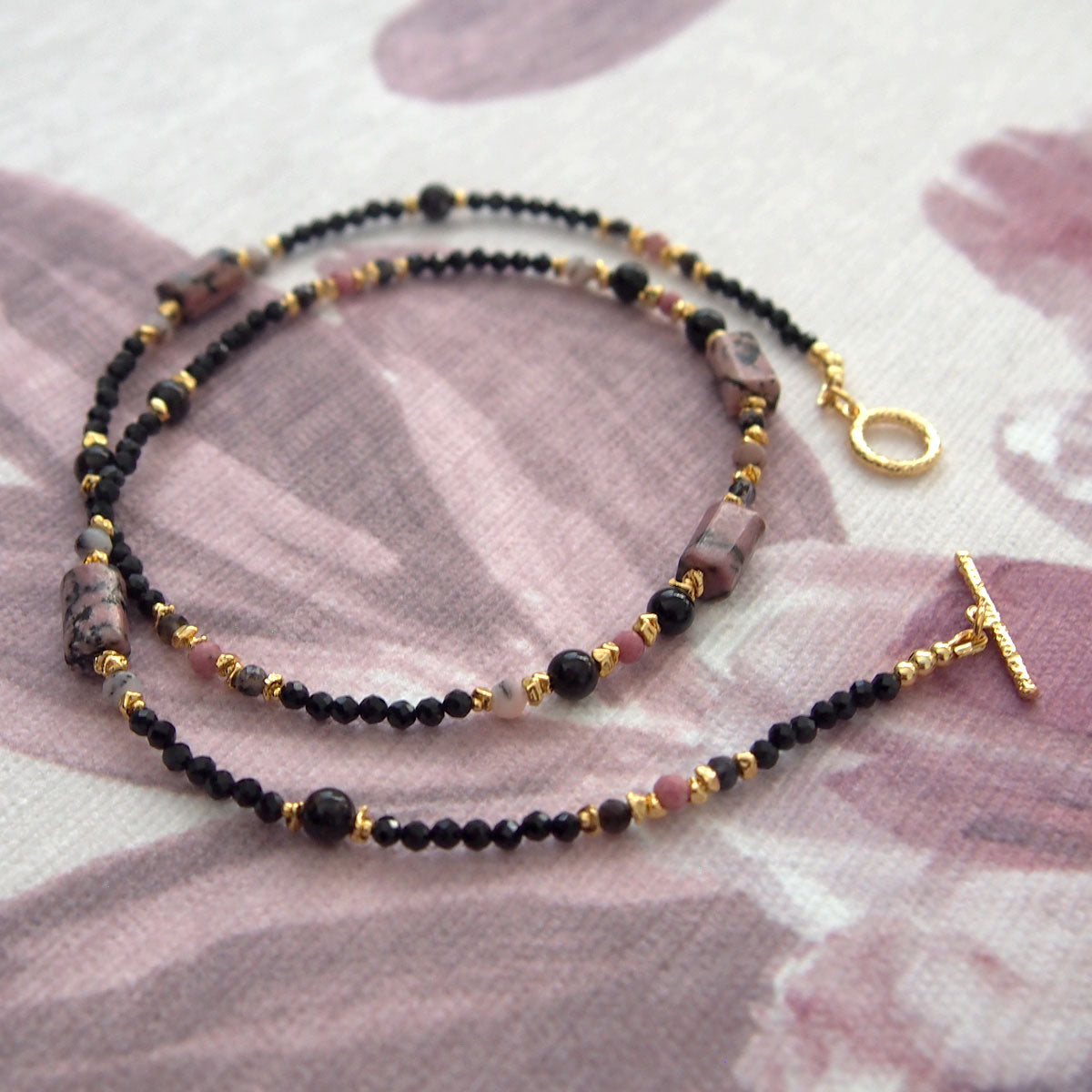 Rhodonite, Tourmaline(black), Opal(common), Rhodochrosite, Lolite Necklace–Dangerous tenderness