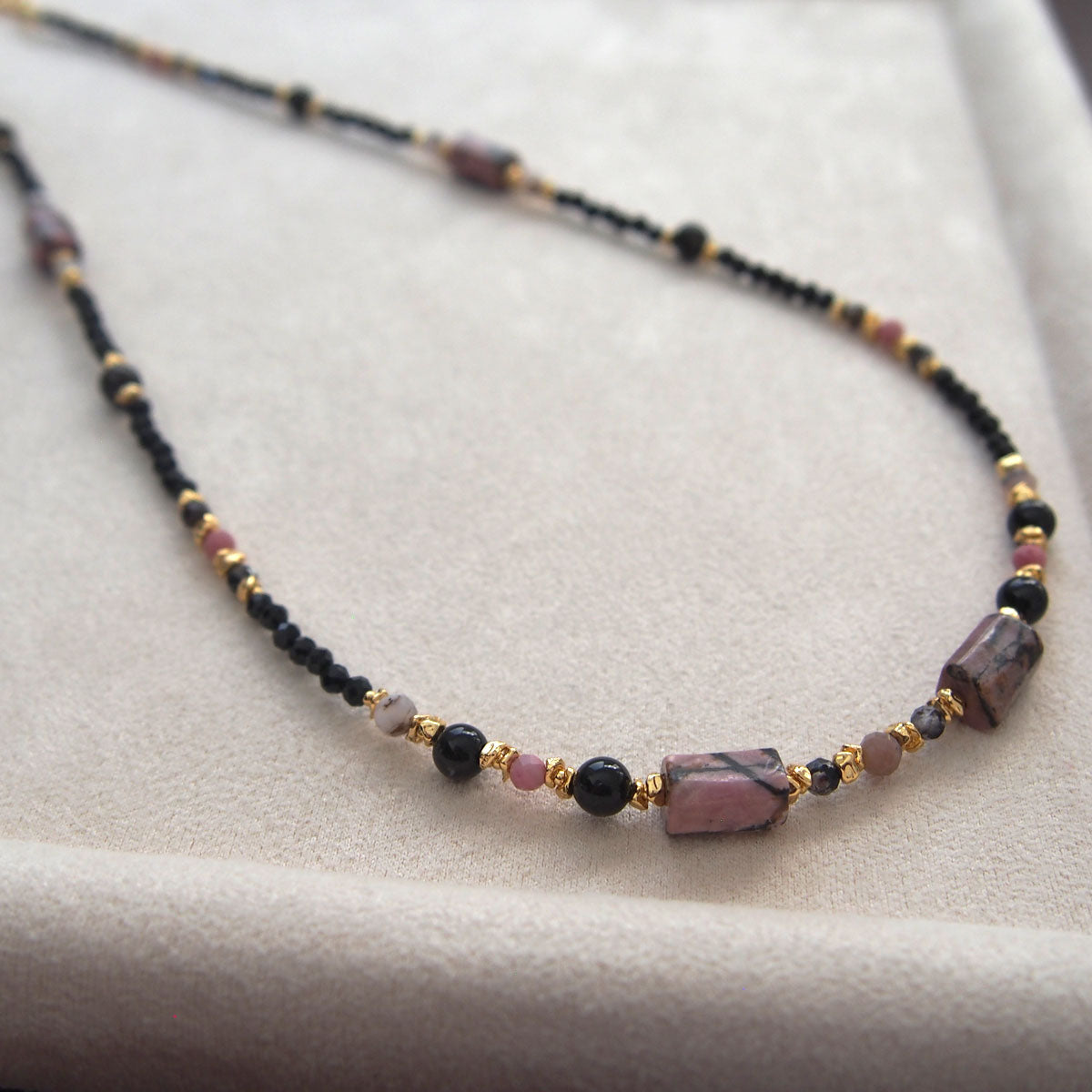 Rhodonite, Tourmaline(black), Opal(common), Rhodochrosite, Lolite Necklace–Dangerous tenderness
