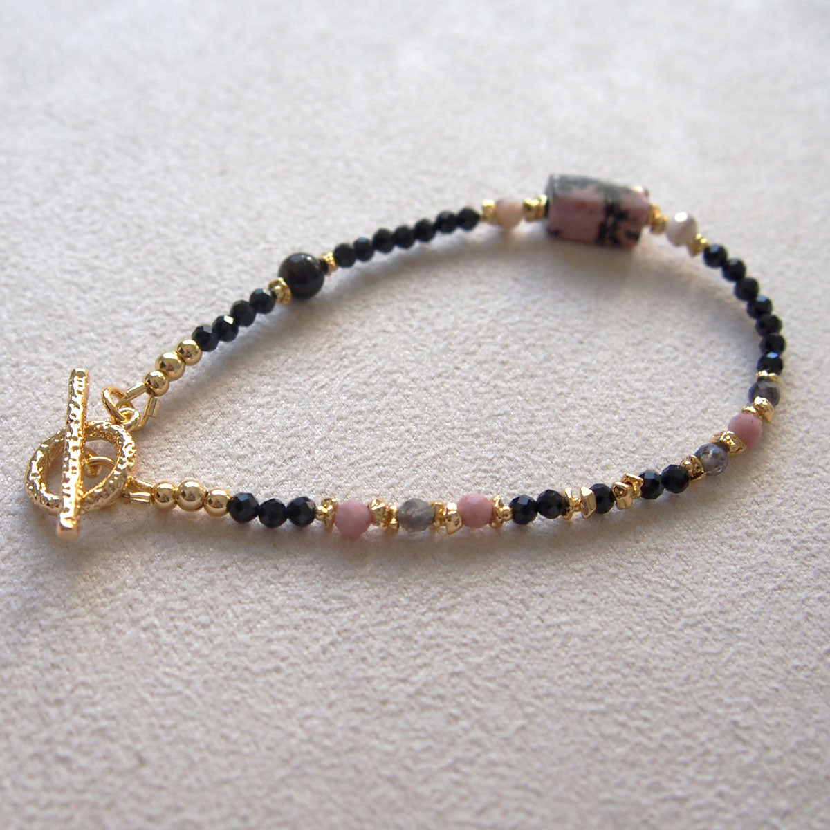 Rhodonite, Tourmaline(black), Opal(common), Rhodochrosite, Lolite Bracelet–Dangerous tenderness