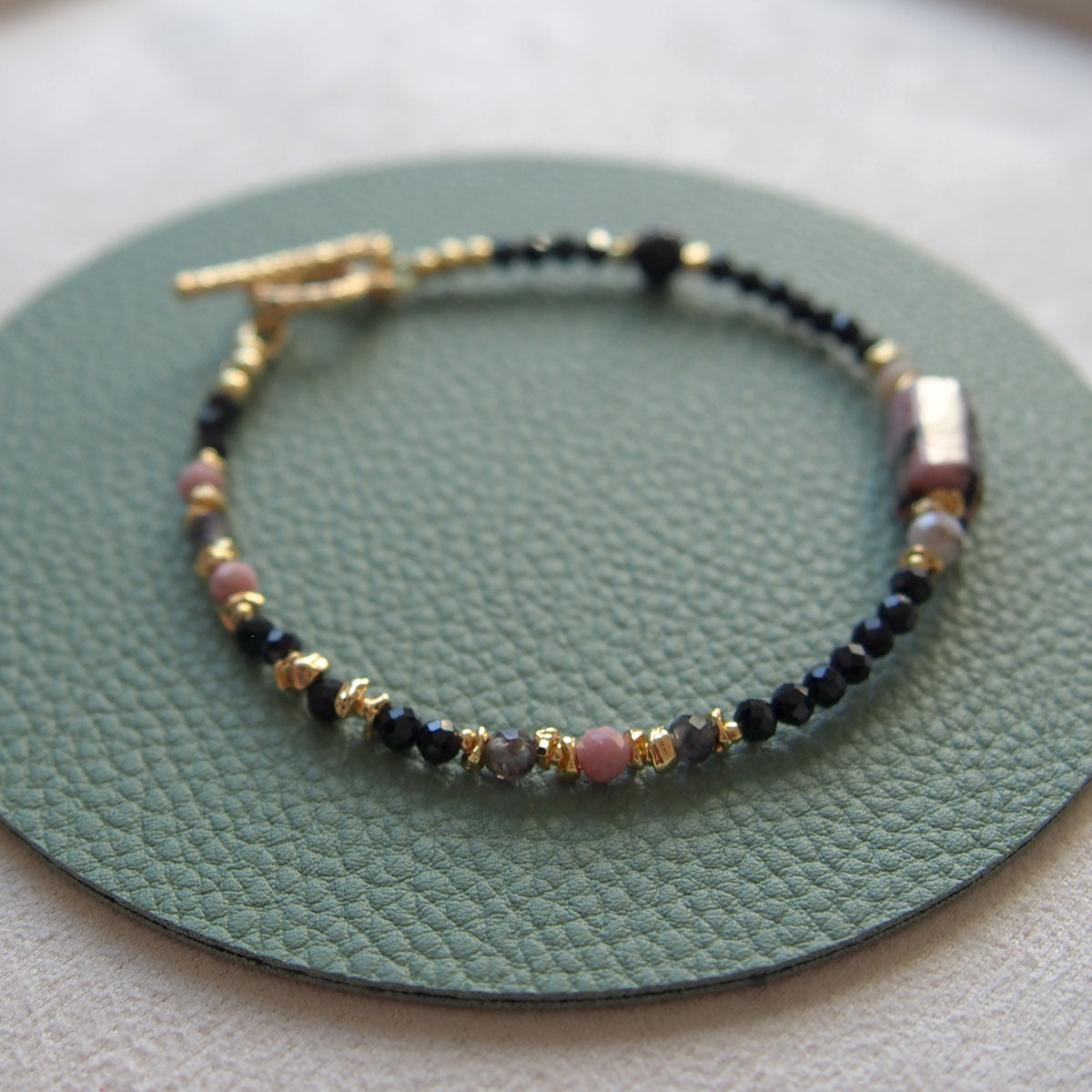 Rhodonite, Tourmaline(black), Opal(common), Rhodochrosite, Lolite Bracelet–Dangerous tenderness