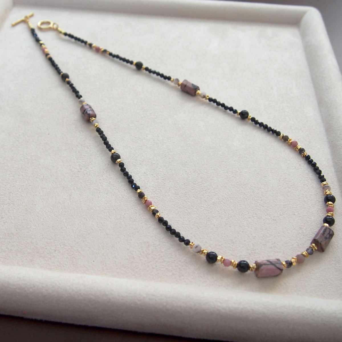 Rhodonite, Tourmaline(black), Opal(common), Rhodochrosite, Lolite Necklace–Dangerous tenderness