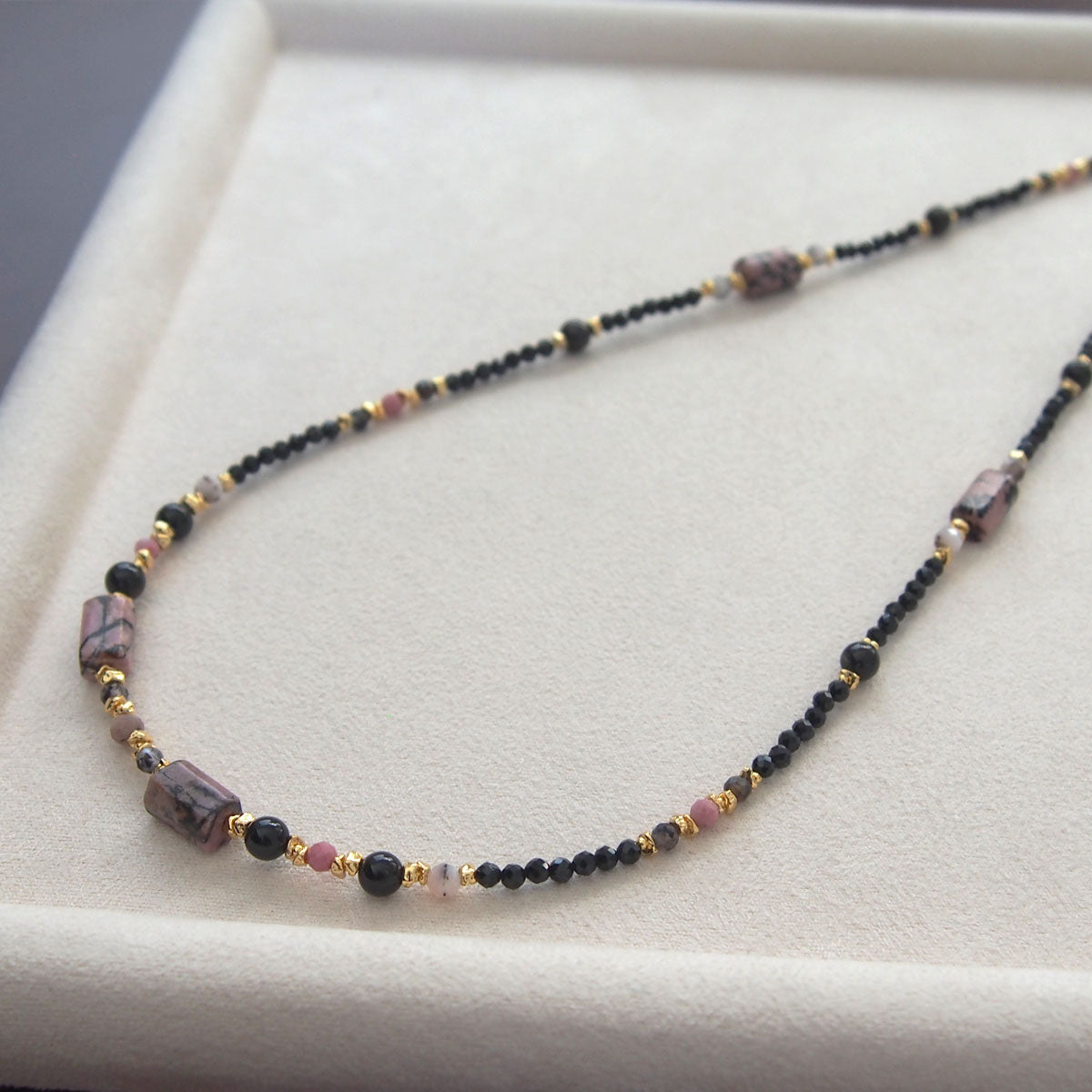 Rhodonite, Tourmaline(black), Opal(common), Rhodochrosite, Lolite Necklace–Dangerous tenderness