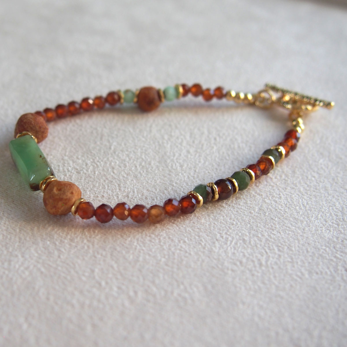 Common Opal(green), Amber(Raw crust), Chrysoprase, Garnet(orange) Bracelet–Buds
