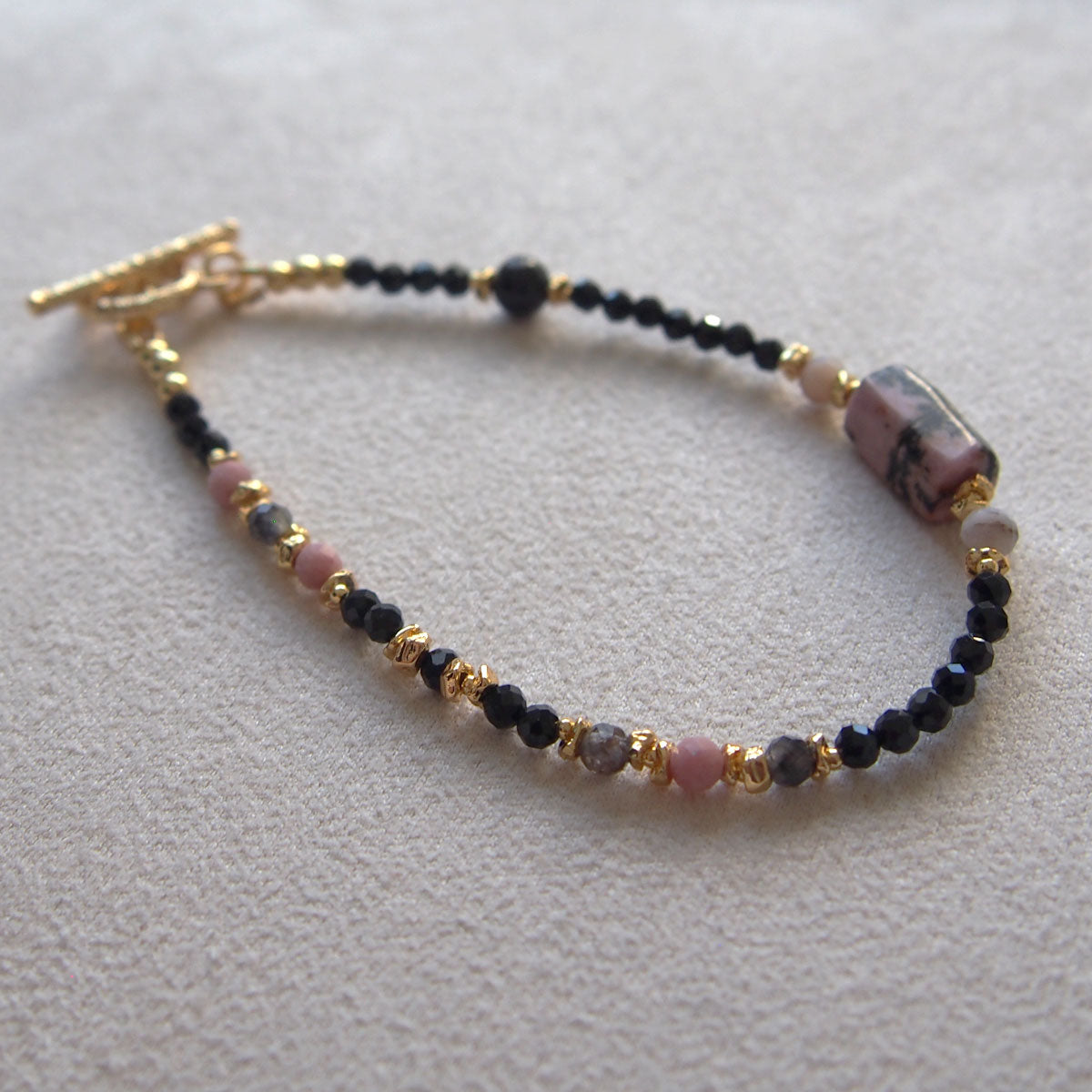 Rhodonite, Tourmaline(black), Opal(common), Rhodochrosite, Lolite Bracelet–Dangerous tenderness