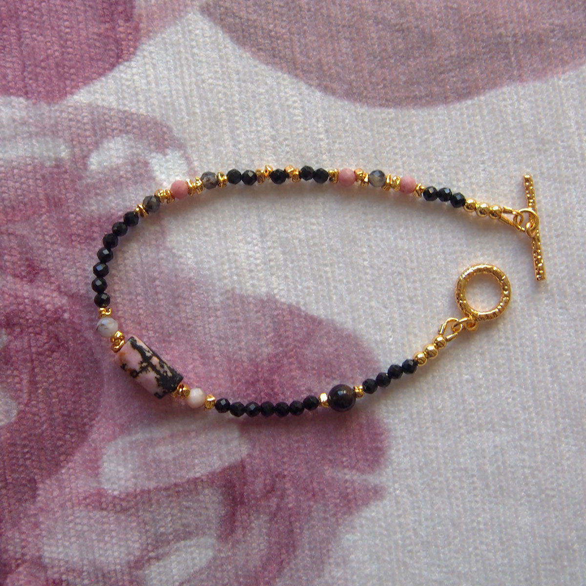 Rhodonite, Tourmaline(black), Opal(common), Rhodochrosite, Lolite Bracelet–Dangerous tenderness