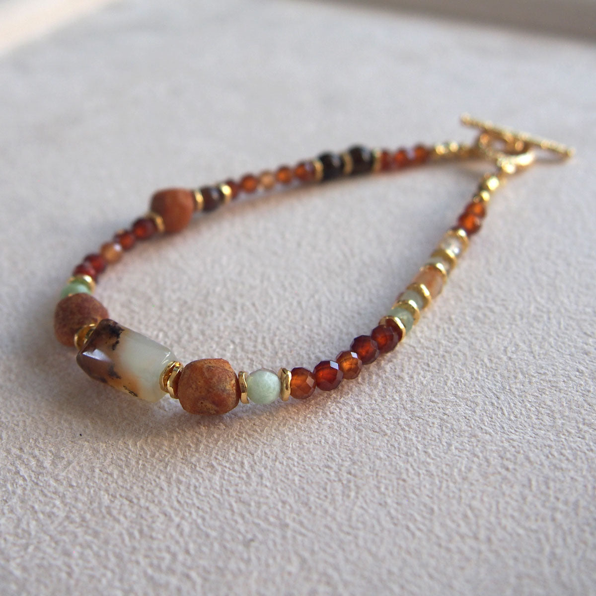Common Opal(white), Amber(Raw crust), Chrysoprase, Garnet(orange) Bracelet–Buds