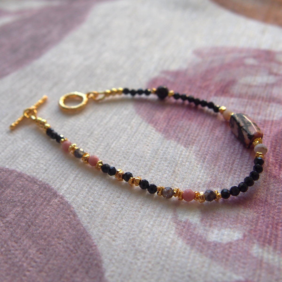 Rhodonite, Tourmaline(black), Opal(common), Rhodochrosite, Lolite Bracelet–Dangerous tenderness