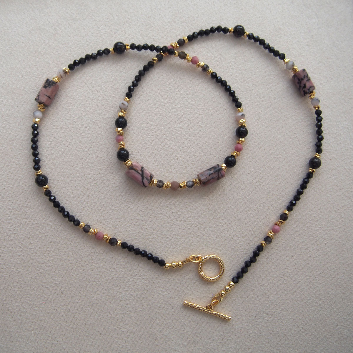 Rhodonite, Tourmaline(black), Opal(common), Rhodochrosite, Lolite Necklace–Dangerous tenderness