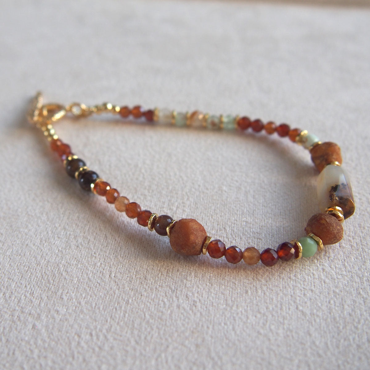Common Opal(white), Amber(Raw crust), Chrysoprase, Garnet(orange) Bracelet–Buds