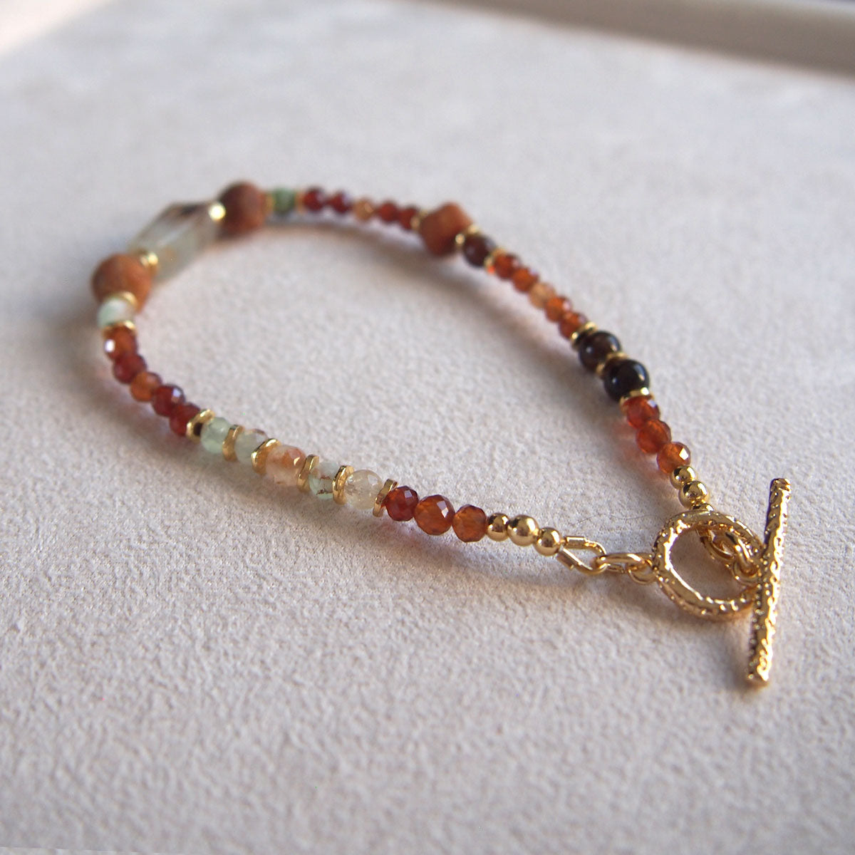 Common Opal(white), Amber(Raw crust), Chrysoprase, Garnet(orange) Bracelet–Buds