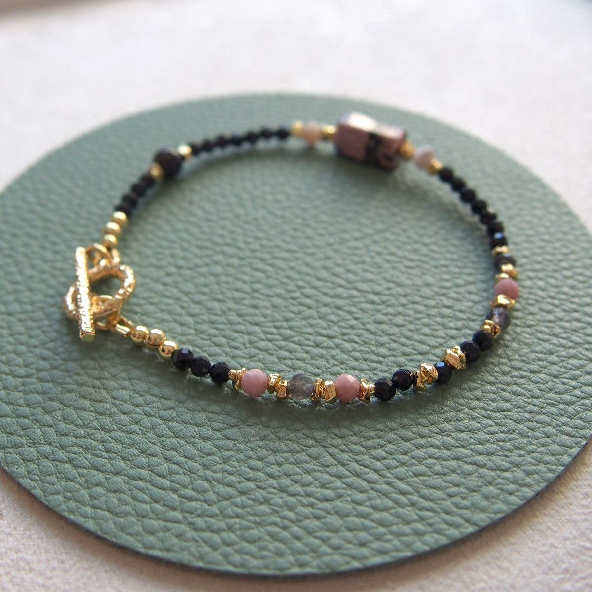 Rhodonite, Tourmaline(black), Opal(common), Rhodochrosite, Lolite Bracelet–Dangerous tenderness