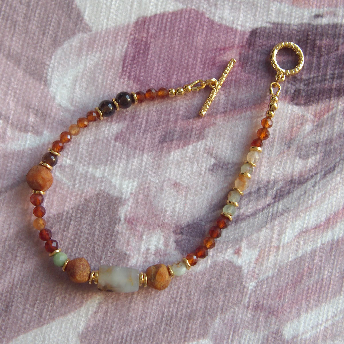 Common Opal(white), Amber(Raw crust), Chrysoprase, Garnet(orange) Bracelet–Buds