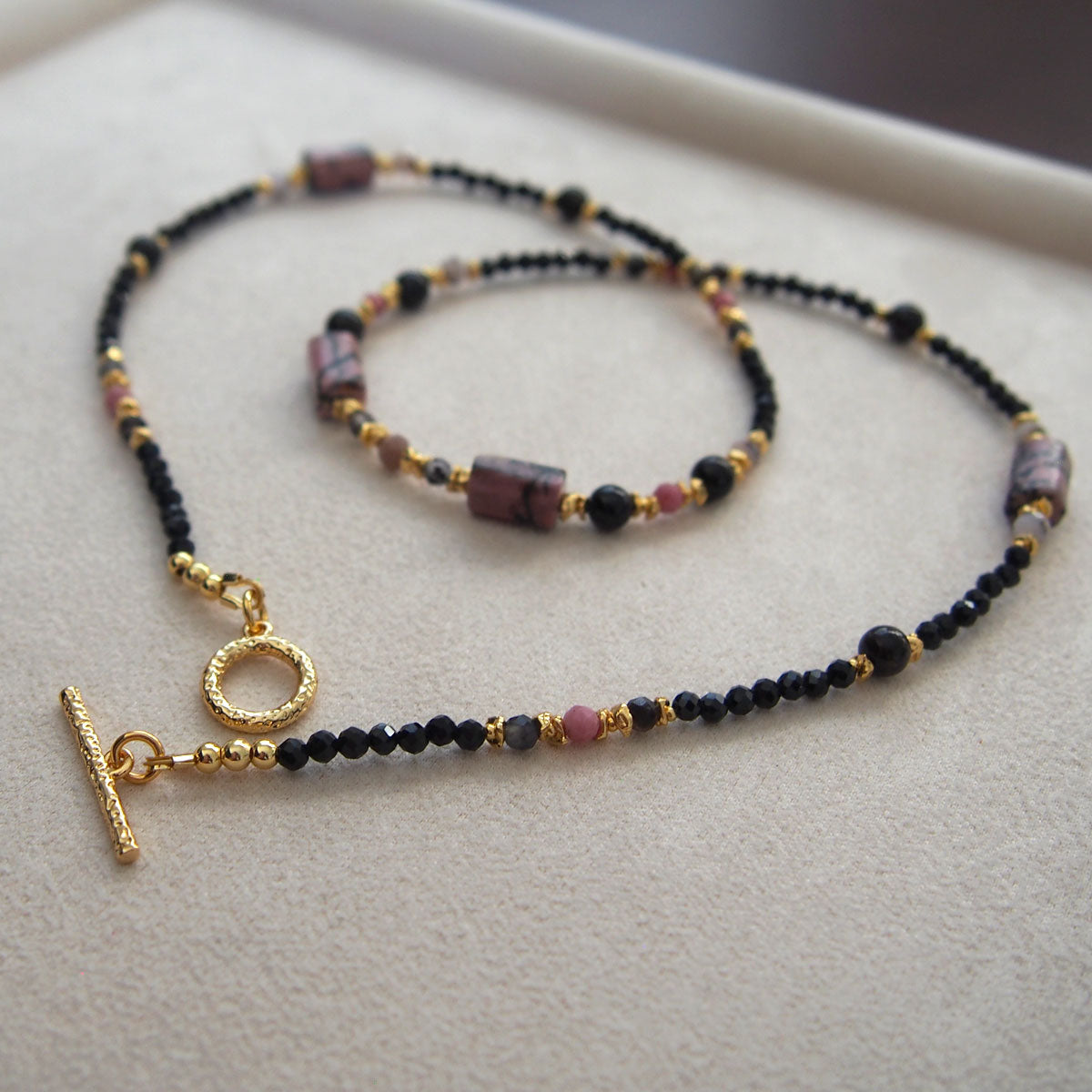 Rhodonite, Tourmaline(black), Opal(common), Rhodochrosite, Lolite Necklace–Dangerous tenderness